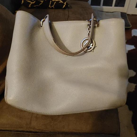 Purse - Picture 1 of 2